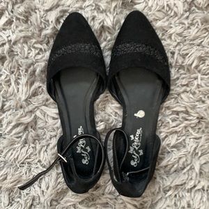 Self Esteem closed toe flats sz 5.5